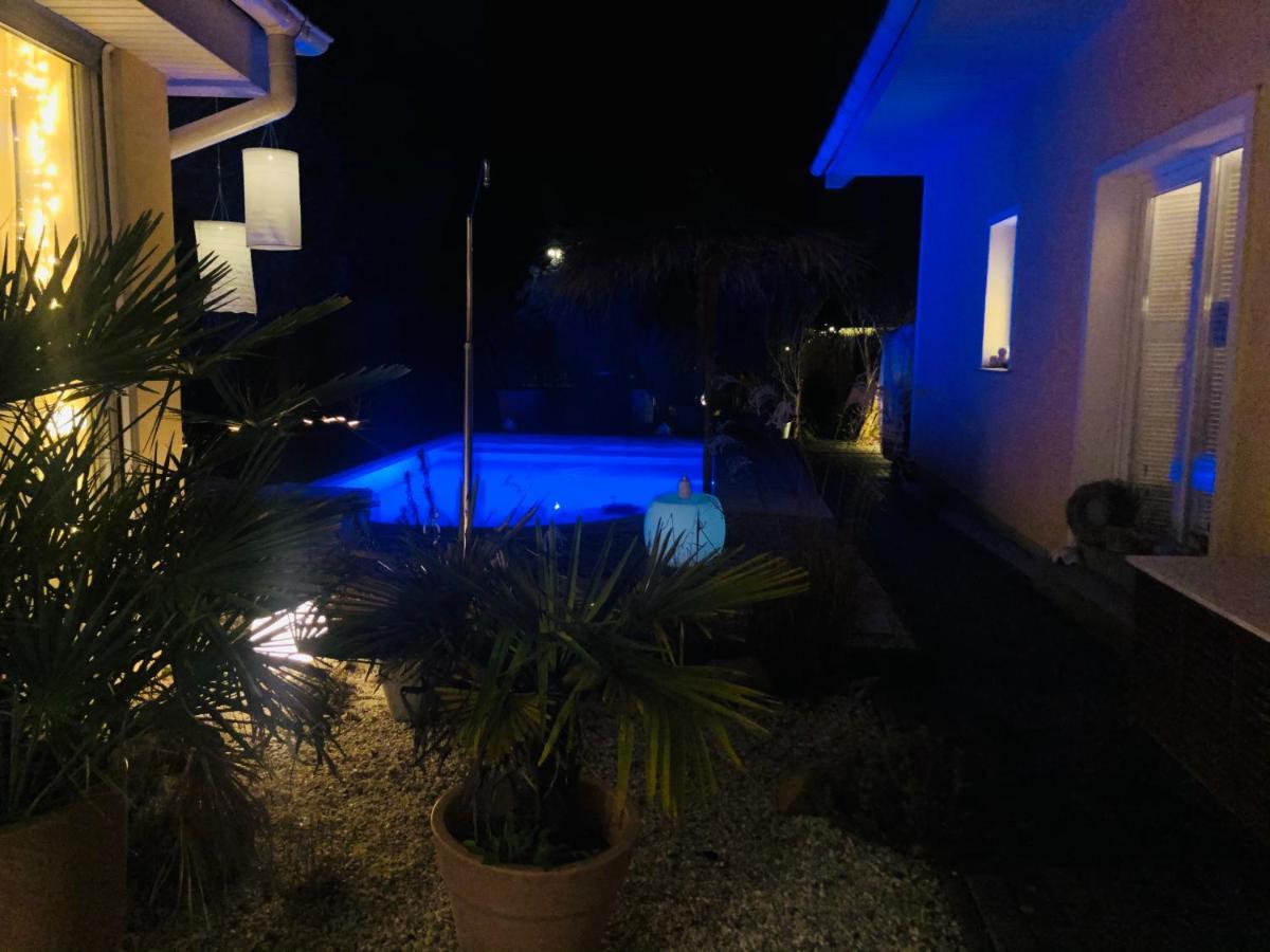Apartment Tinyhouse Mit Pool, Outdoor Whirlpool Und Garten Petershagen-Eggersdorf Bagian luar foto