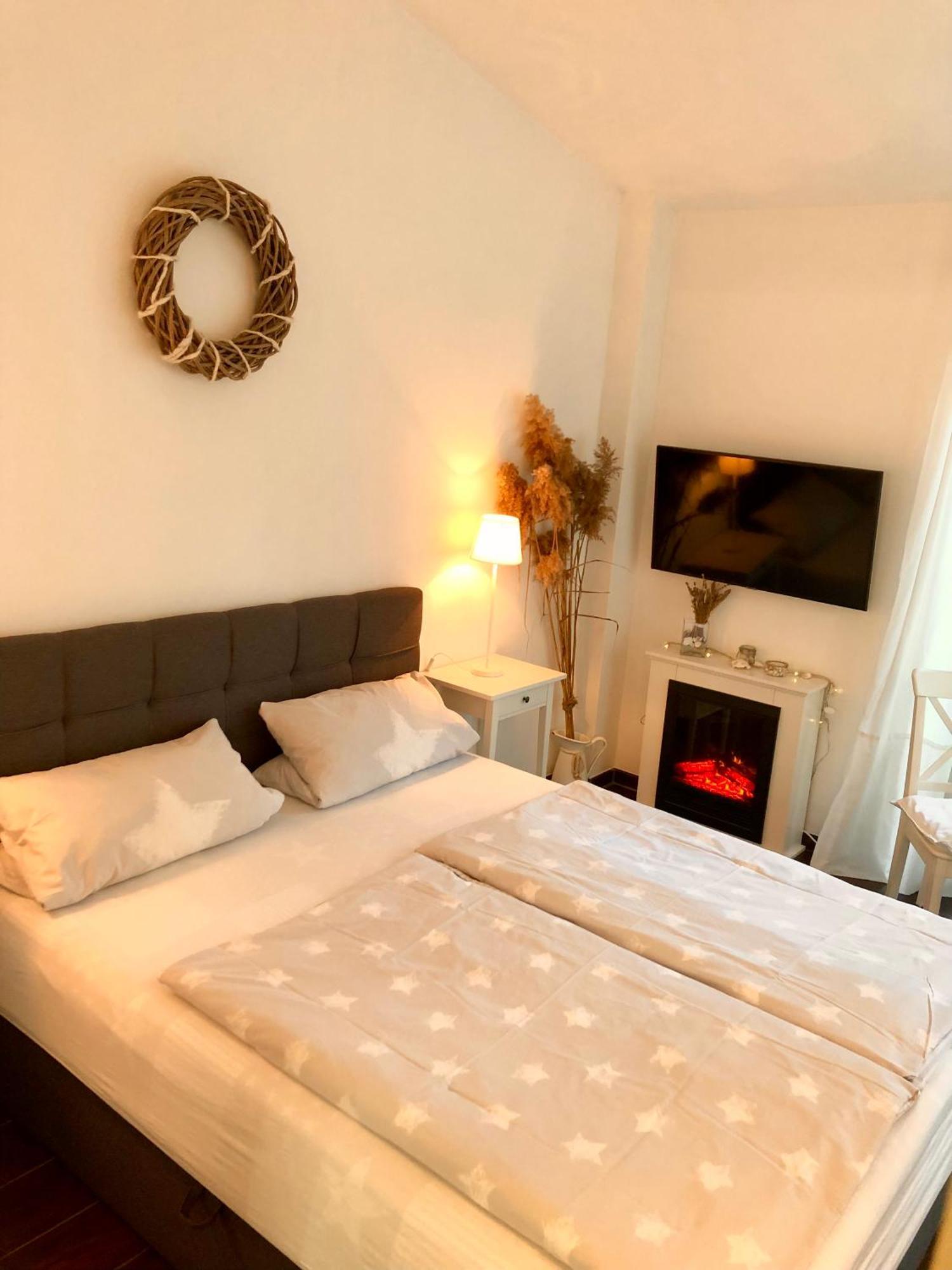 Apartment Tinyhouse Mit Pool, Outdoor Whirlpool Und Garten Petershagen-Eggersdorf Bagian luar foto